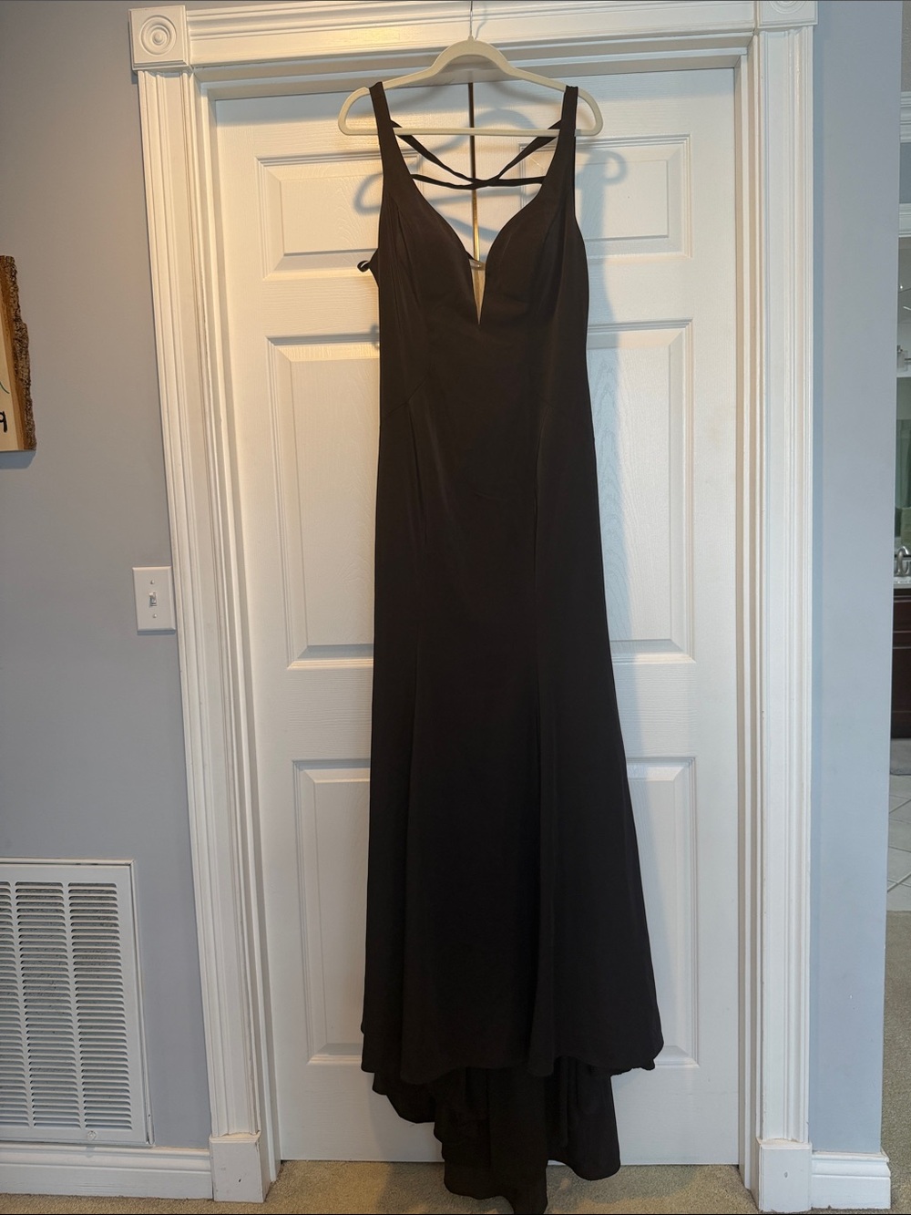 Elegant Black High-Low Strappy Evening Dress